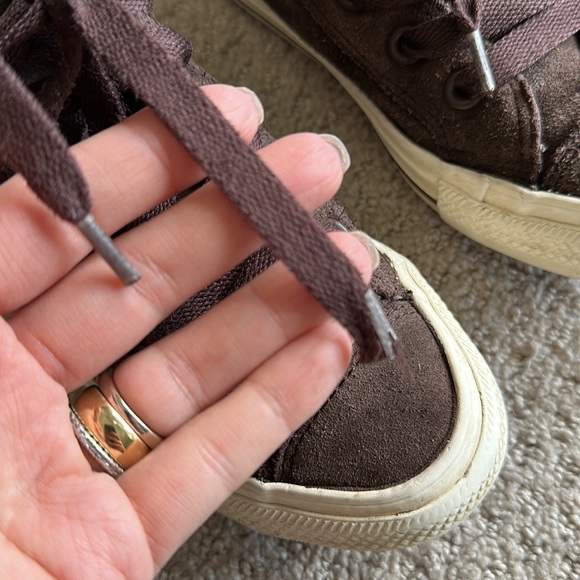 Little kid Converse - Brown suede. Boxed. - Picture 6 of 7
